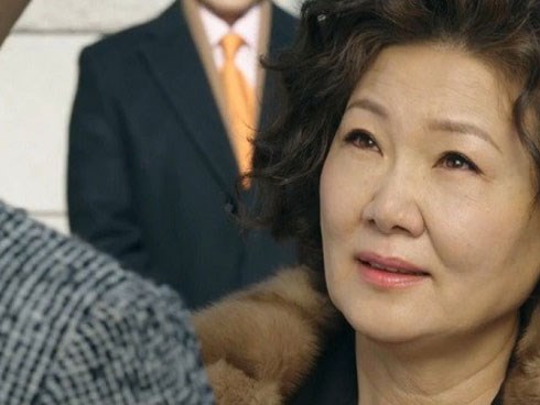 Khuyên con ly hôn khỏi người chồng cay độc, con tôi cười và nói một câu khiến tôi day dứt ân hận