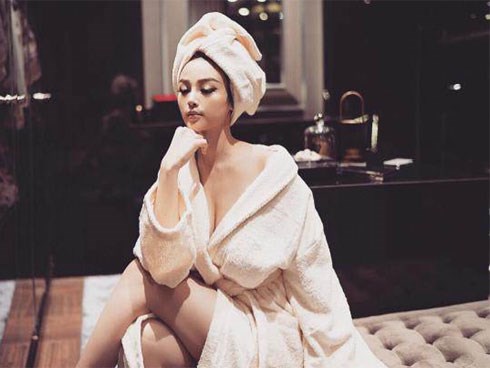 Cuộc sống xa hoa của những hot girl bỏ showbiz lấy chồng đại gia