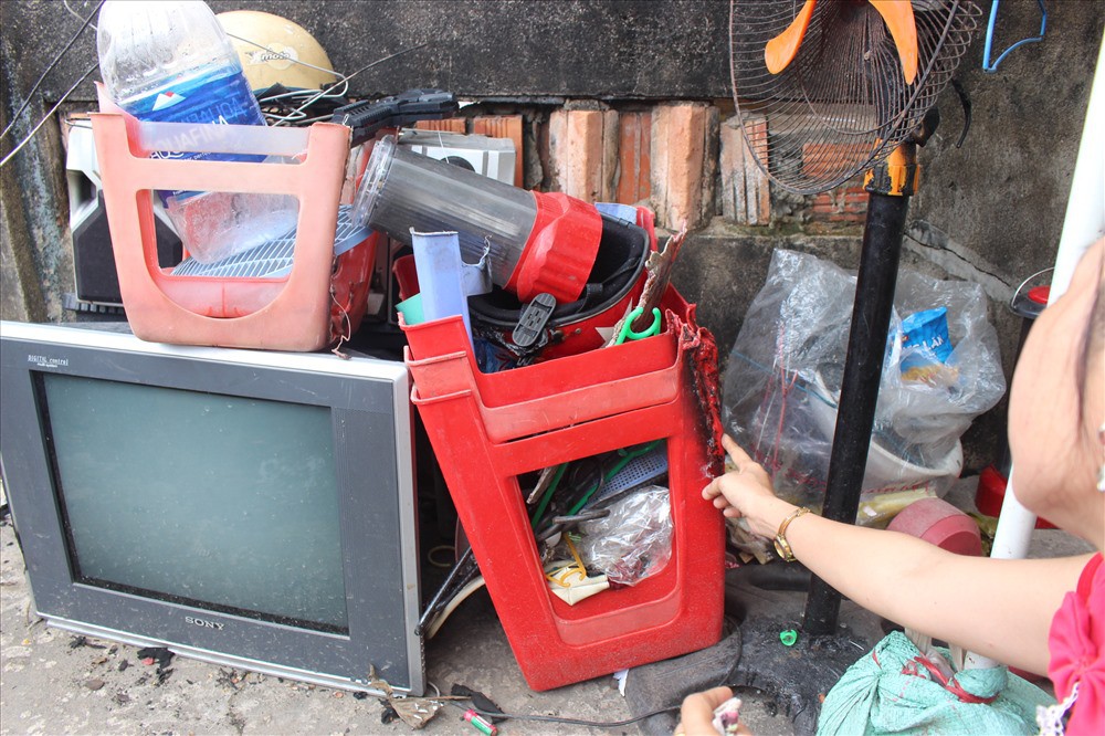 Trực tiếp chứng kiến đồ đạc trong nhà tự bốc cháy như có ma thuật-6