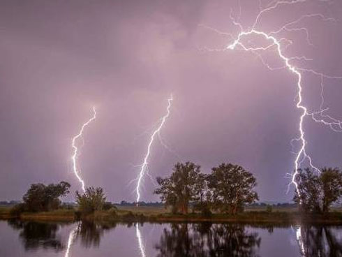 Sốc: Mải chụp ảnh tự sướng, người phụ nữ bị gió thổi trượt chân ngã từ tầng 27 xuống tử vong-3