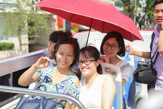 Trải nghiệm xe buýt 2 tầng: Mưa mới sợ chứ nắng vẫn đẹp chán!-10