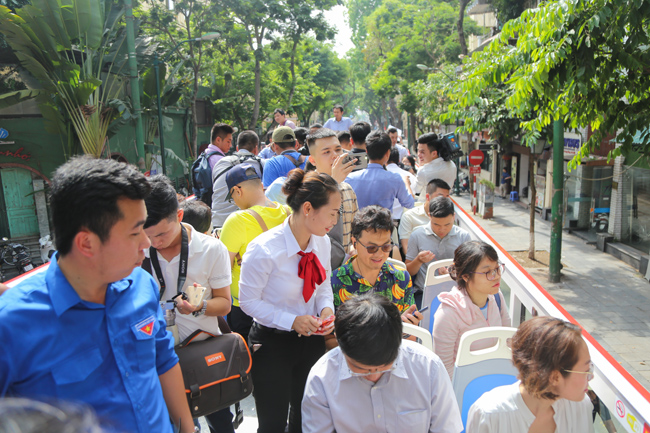 Trải nghiệm xe buýt 2 tầng: Mưa mới sợ chứ nắng vẫn đẹp chán!-3