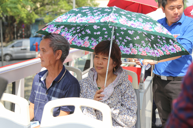 Trải nghiệm xe buýt 2 tầng: Mưa mới sợ chứ nắng vẫn đẹp chán!-6