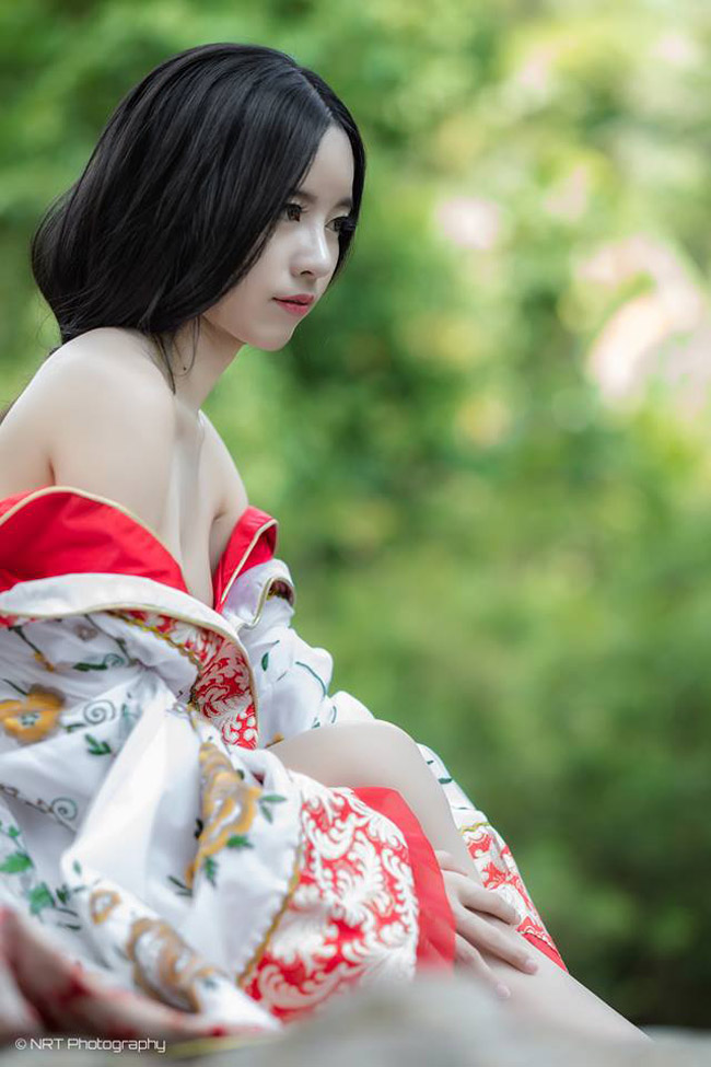 Elly Trần Thái Lan hóa mỹ nữ cổ trang gợi cảm bên suối-3