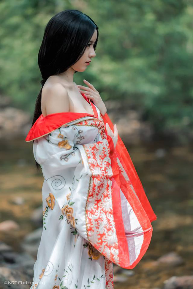 Elly Trần Thái Lan hóa mỹ nữ cổ trang gợi cảm bên suối-6