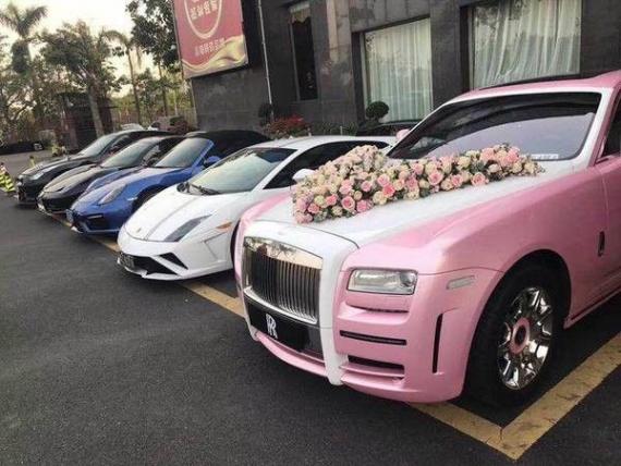 Cô dâu đeo vàng gãy cổ trong đám cưới vẫn mạnh miệng nói: Em chỉ yêu anh, không yêu vàng-4