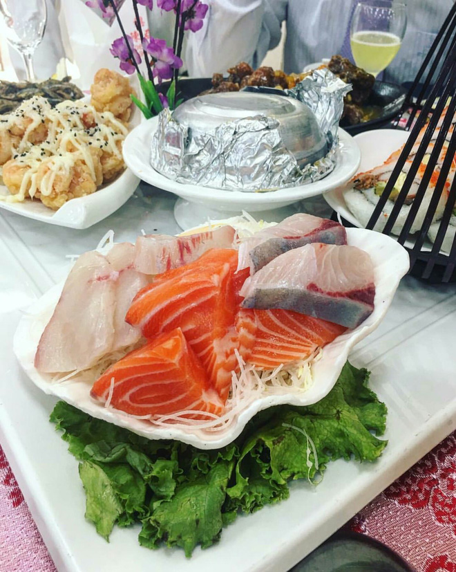 Mâm cỗ cưới đãi toàn hải sản cao cấp, dân mạng tò mò bỏ phong bì bao nhiêu cho xứng-2