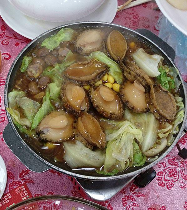 Mâm cỗ cưới đãi toàn hải sản cao cấp, dân mạng tò mò bỏ phong bì bao nhiêu cho xứng-7