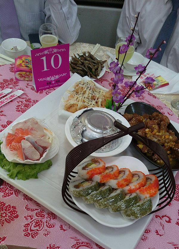 Mâm cỗ cưới đãi toàn hải sản cao cấp, dân mạng tò mò bỏ phong bì bao nhiêu cho xứng-3