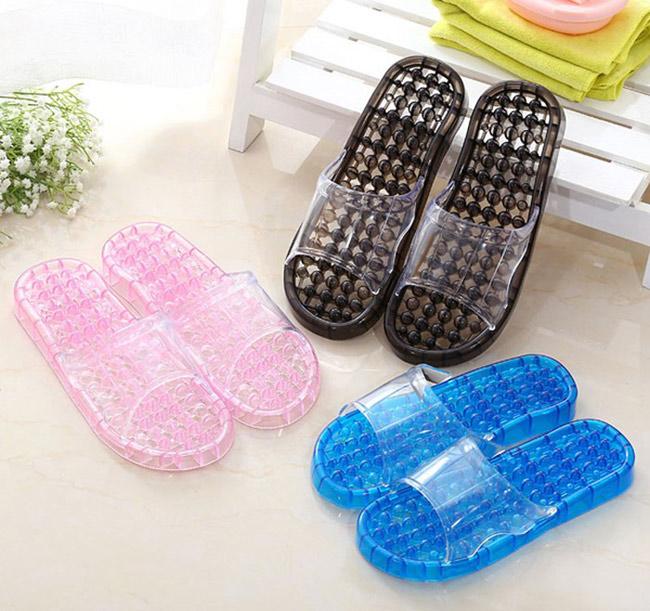 Khó ngờ: Những đôi dép nhựa hàng rong lại có giá cắt cổ ở trời Tây-10