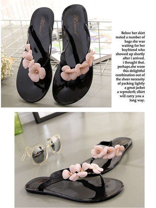 Khó ngờ: Những đôi dép nhựa hàng rong lại có giá cắt cổ ở trời Tây-14