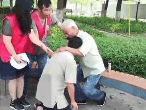 Người đàn ông 16 năm không dám về nhà, khi biết lí do đằng sau ai cũng xót xa