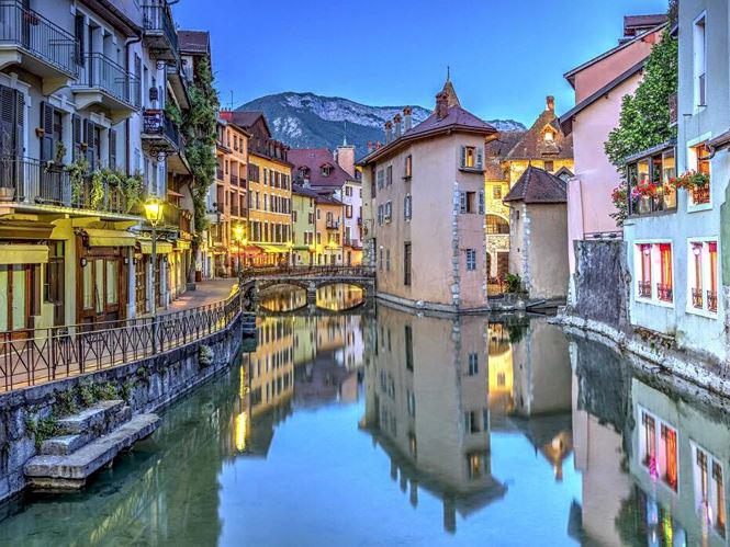 Việt Nam lọt top 10 điểm thú vị nhất để du lịch một mình năm 2018-2