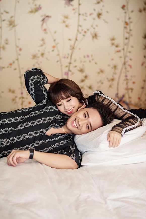 Kỉ niệm 17 tháng về chung nhà, Trấn Thành và Hari Won tung bộ ảnh tình bể bình-3