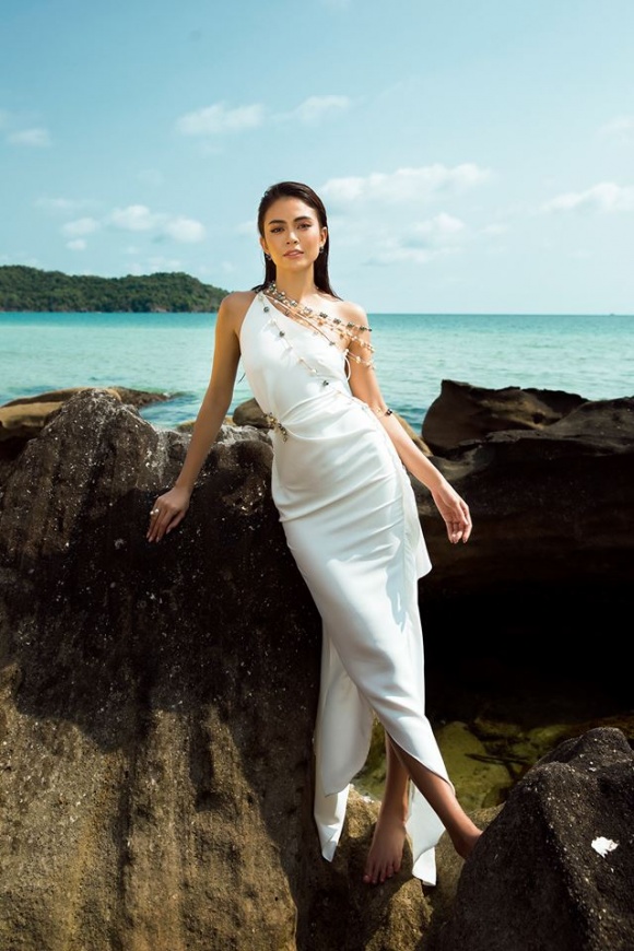 Mâu Thủy xinh đẹp như nàng tiên cá giữa thiên nhiên-1