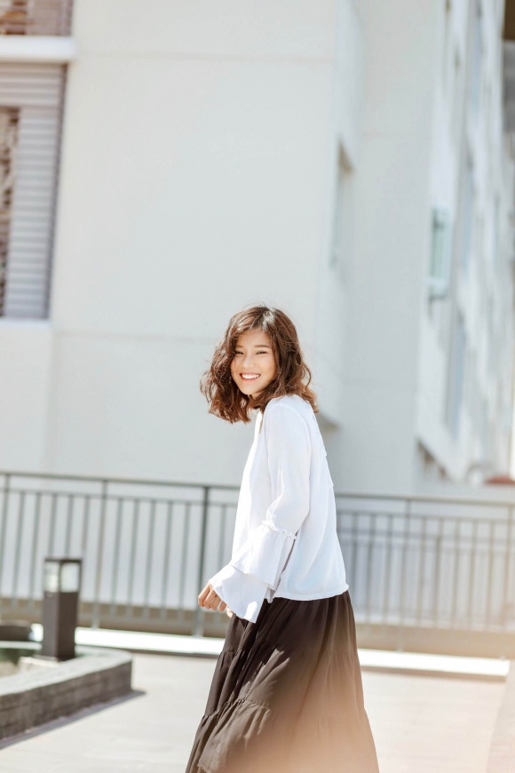 Hoàng Yến Chibi đi chân trần, hóa vũ công đẹp mơ màng giữa nắng hè-2