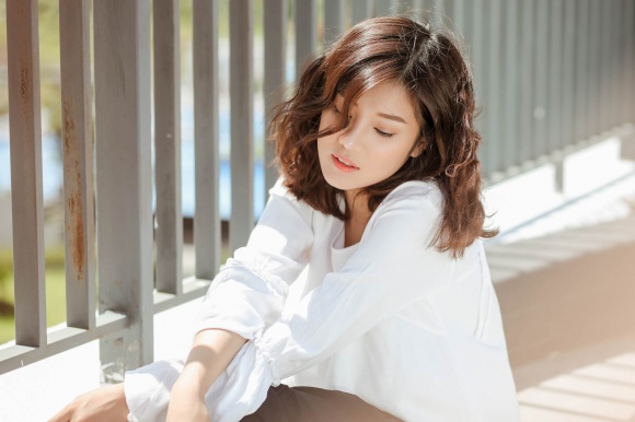 Hoàng Yến Chibi đi chân trần, hóa vũ công đẹp mơ màng giữa nắng hè-4