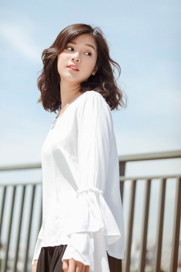 Hoàng Yến Chibi đi chân trần, hóa vũ công đẹp mơ màng giữa nắng hè-6