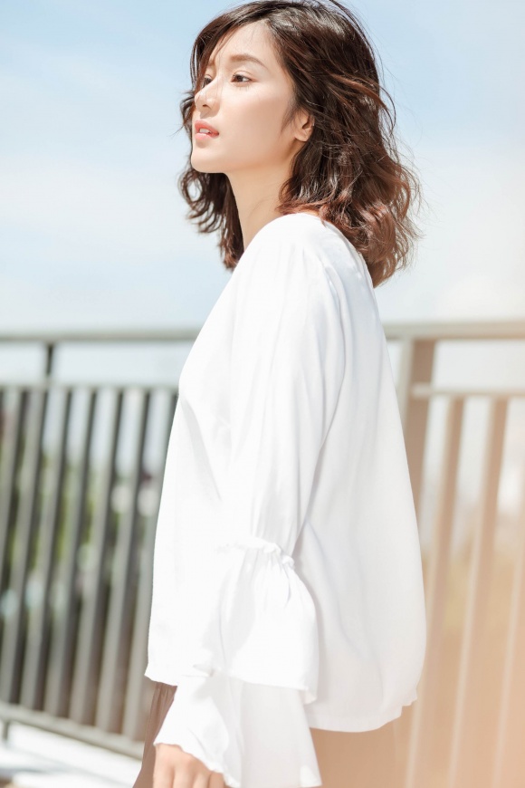 Hoàng Yến Chibi đi chân trần, hóa vũ công đẹp mơ màng giữa nắng hè-7