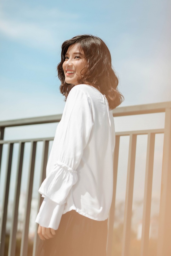 Hoàng Yến Chibi đi chân trần, hóa vũ công đẹp mơ màng giữa nắng hè-9