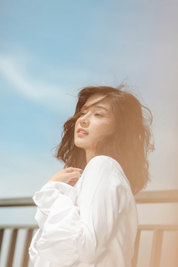 Hoàng Yến Chibi đi chân trần, hóa vũ công đẹp mơ màng giữa nắng hè-11