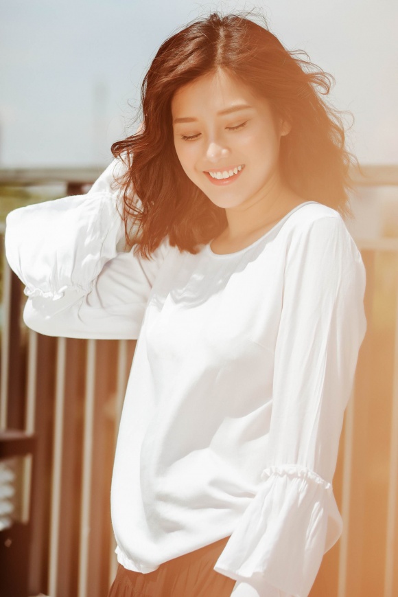 Hoàng Yến Chibi đi chân trần, hóa vũ công đẹp mơ màng giữa nắng hè-13