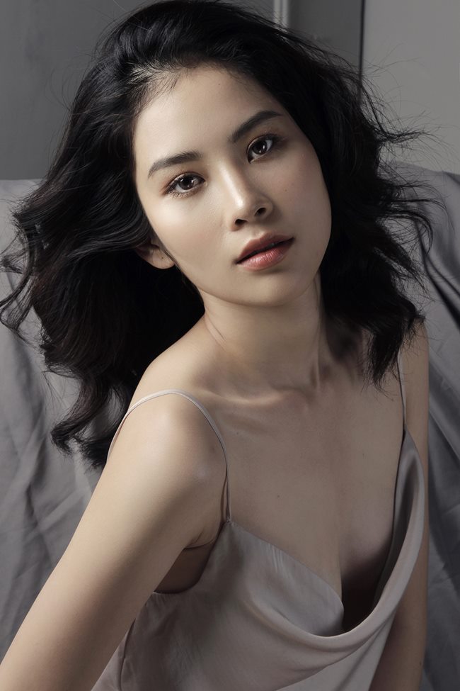 Thót tim ngắm Elly Trần, bạn gái Noo Phước Thịnh diện váy ngủ chưa chạm đã rơi-9