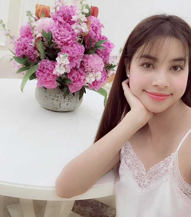 Thót tim ngắm Elly Trần, bạn gái Noo Phước Thịnh diện váy ngủ chưa chạm đã rơi-17