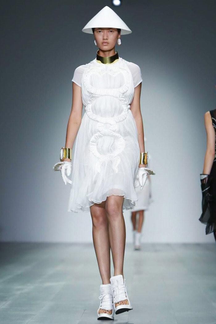 Nón lá - Từ di sản văn hoá đến cuộc đổ bộ ngoạn mục trên sàn runway quốc tế-15