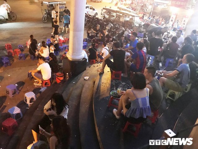 Trà đá vỉa hè: Siêu lợi nhuận, kiếm bạc triệu mỗi ngày-5