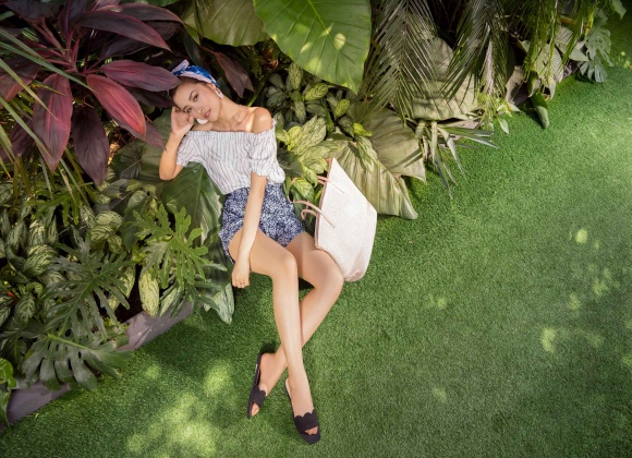 Lần đầu tiên tự làm stylist cho riêng mình, Đông Nhi khiến fans bỡ ngỡ với loạt trang phục đậm chất hè-4