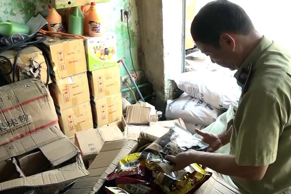 Phát hiện 1 tấn nguyên liệu pha chế trà sữa không rõ nguồn gốc tại Hà Nội-2