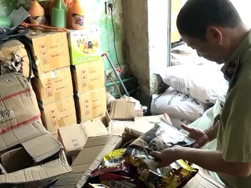 Phát hiện 1 tấn nguyên liệu pha chế trà sữa không rõ nguồn gốc tại Hà Nội