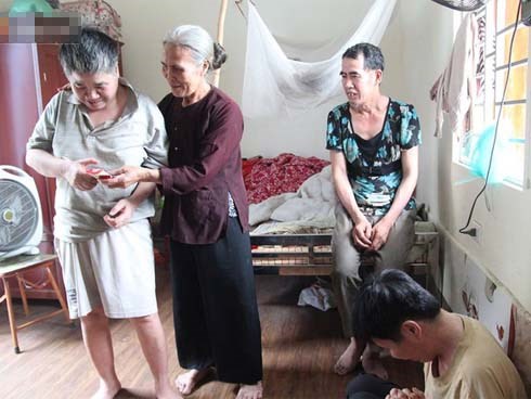 Cuộc sống của người mẹ 79 tuổi nuôi 6 đứa con tâm thần ở Phú Thọ giờ ra sao?