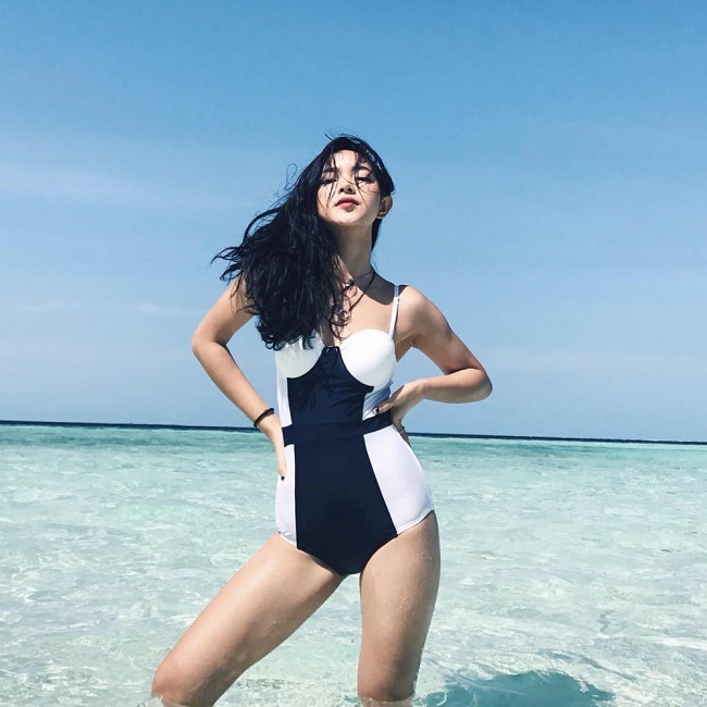 Hot girl Mì Gõ, Midu, Elly Trần mặc áo tắm hot hơn đàn em 9X-17