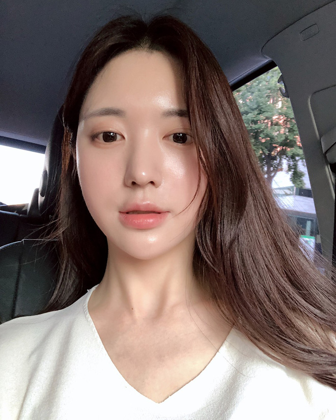 Con gái Hàn da đẹp mịn mướt là nhờ đắp thêm 2 miếng bông tẩy trang trước khi đánh kem nền hoặc cushion-2