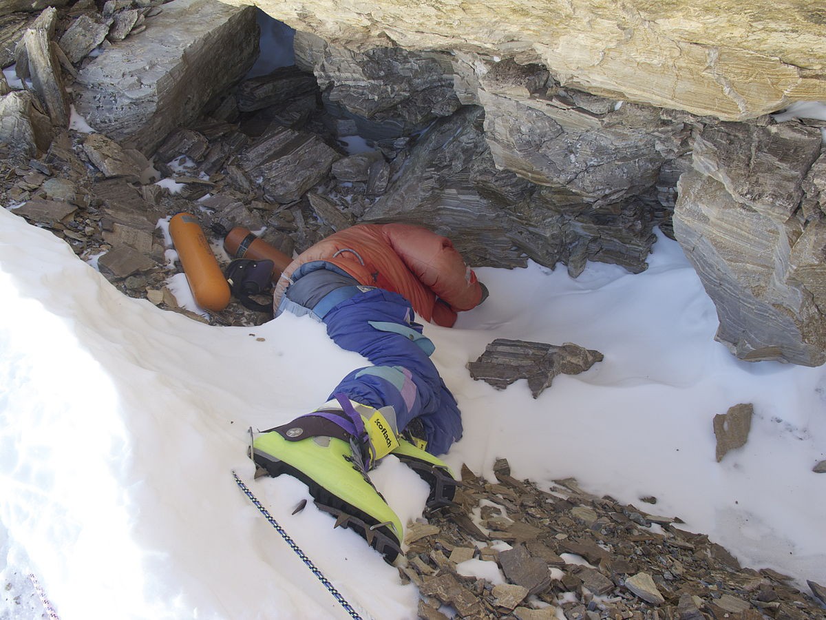 Câu chuyện của Giày Xanh - xác chết nổi tiếng nhất trên đỉnh Everest, cột mốc chỉ đường cho dân leo núi-3