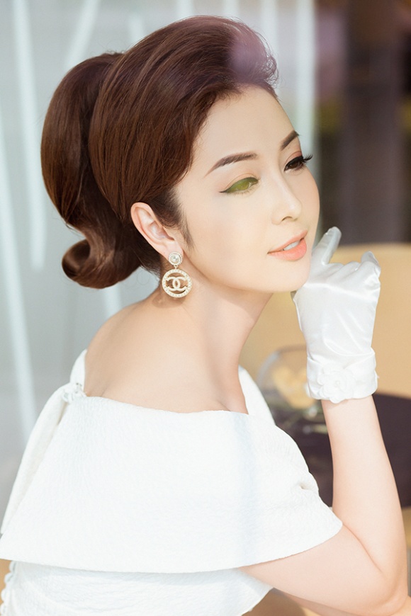 Đã là gái ba con, Hoa hậu Jennifer Phạm vẫn khoe vẻ đẹp diễm lệ hiếm ai bằng-3