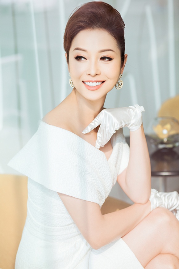Đã là gái ba con, Hoa hậu Jennifer Phạm vẫn khoe vẻ đẹp diễm lệ hiếm ai bằng-5