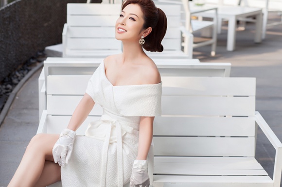 Đã là gái ba con, Hoa hậu Jennifer Phạm vẫn khoe vẻ đẹp diễm lệ hiếm ai bằng-7