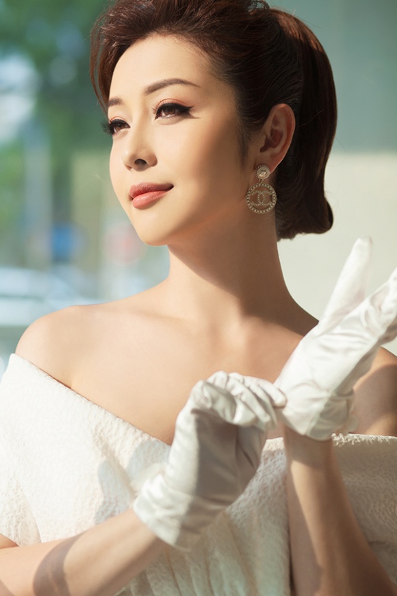 Đã là gái ba con, Hoa hậu Jennifer Phạm vẫn khoe vẻ đẹp diễm lệ hiếm ai bằng-12