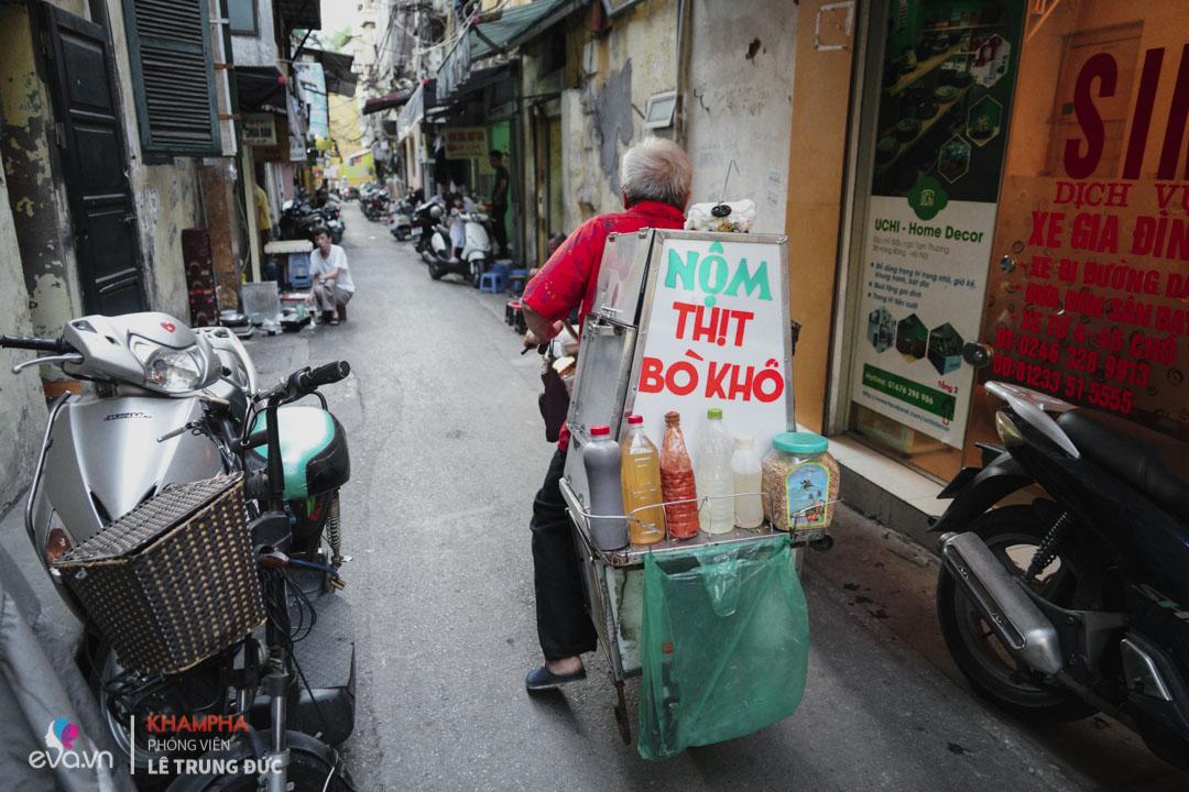 Xe nộm bò khô gần 40 năm không một tiếng rao, kiếm 4 triệu mỗi ngày của giáo sư” HN-1