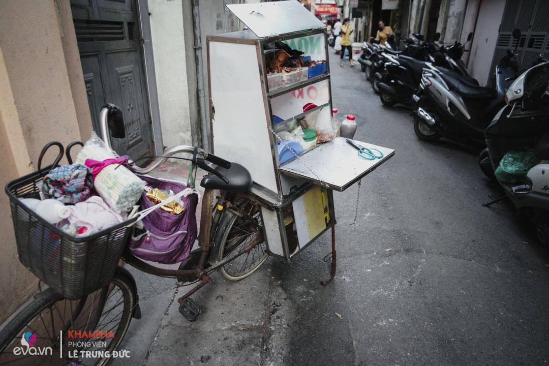 Xe nộm bò khô gần 40 năm không một tiếng rao, kiếm 4 triệu mỗi ngày của giáo sư” HN-15