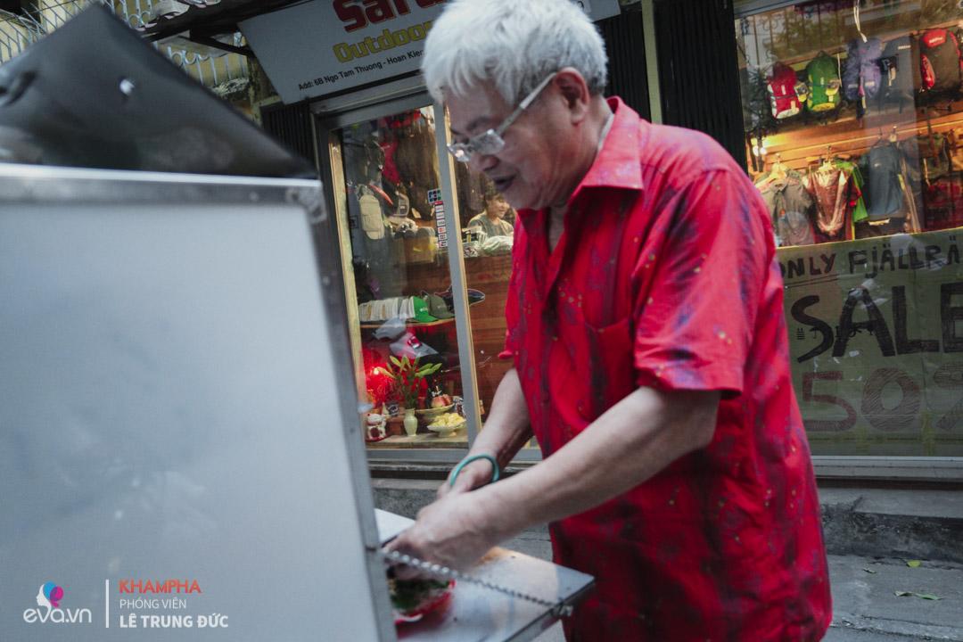 Xe nộm bò khô gần 40 năm không một tiếng rao, kiếm 4 triệu mỗi ngày của giáo sư” HN-13