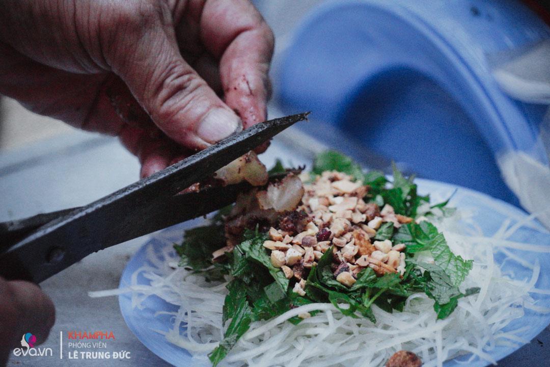 Xe nộm bò khô gần 40 năm không một tiếng rao, kiếm 4 triệu mỗi ngày của giáo sư” HN-8