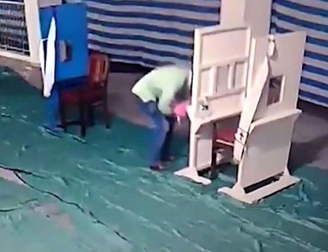 Bị bạn chê có quá nhiều con, người đàn ông nhẫn tâm vứt bỏ đứa con mới 2 ngày tuổi-2