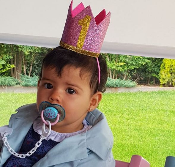 Mateo - Eva đáng yêu trong tiệc thôi nôi, nhưng ông bố nổi tiếng Ronaldo lại vắng mặt-6