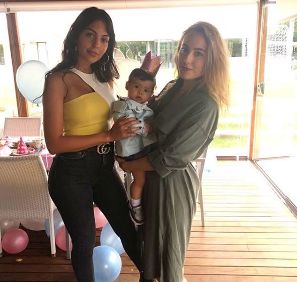 Mateo - Eva đáng yêu trong tiệc thôi nôi, nhưng ông bố nổi tiếng Ronaldo lại vắng mặt-2