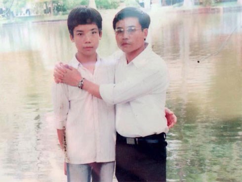 Bức ảnh đồng hồ báo thức và “bí mật” của chàng trai khiến nhiều người xúc động