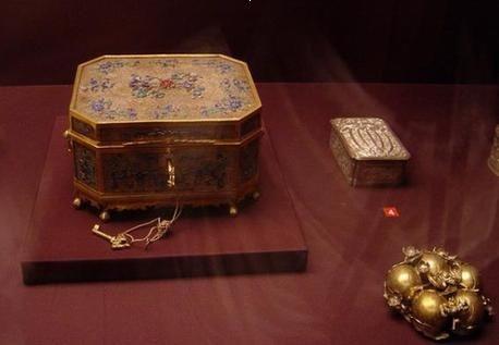 Bật mí đêm tân hôn của bậc đế vương: Muốn động phòng phải chờ người cởi xiêm y hộ-3